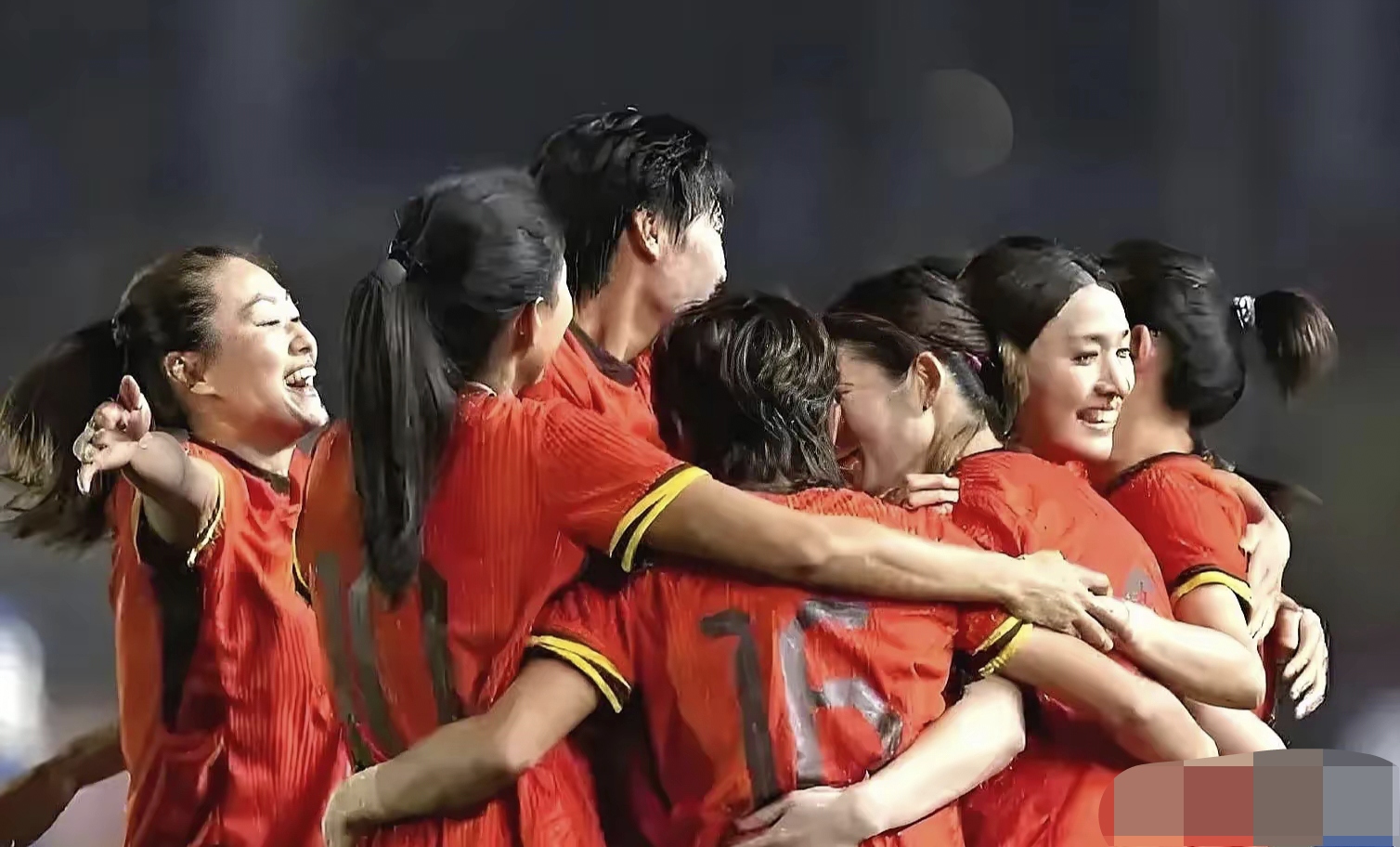 无惧强敌！中国女足巅峰对决夺魁(中国女足经典比赛)