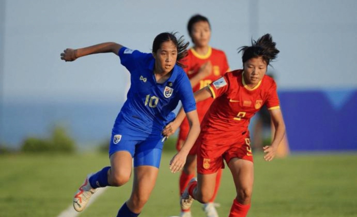 著名女足教练公布战术,备战国际比赛视频