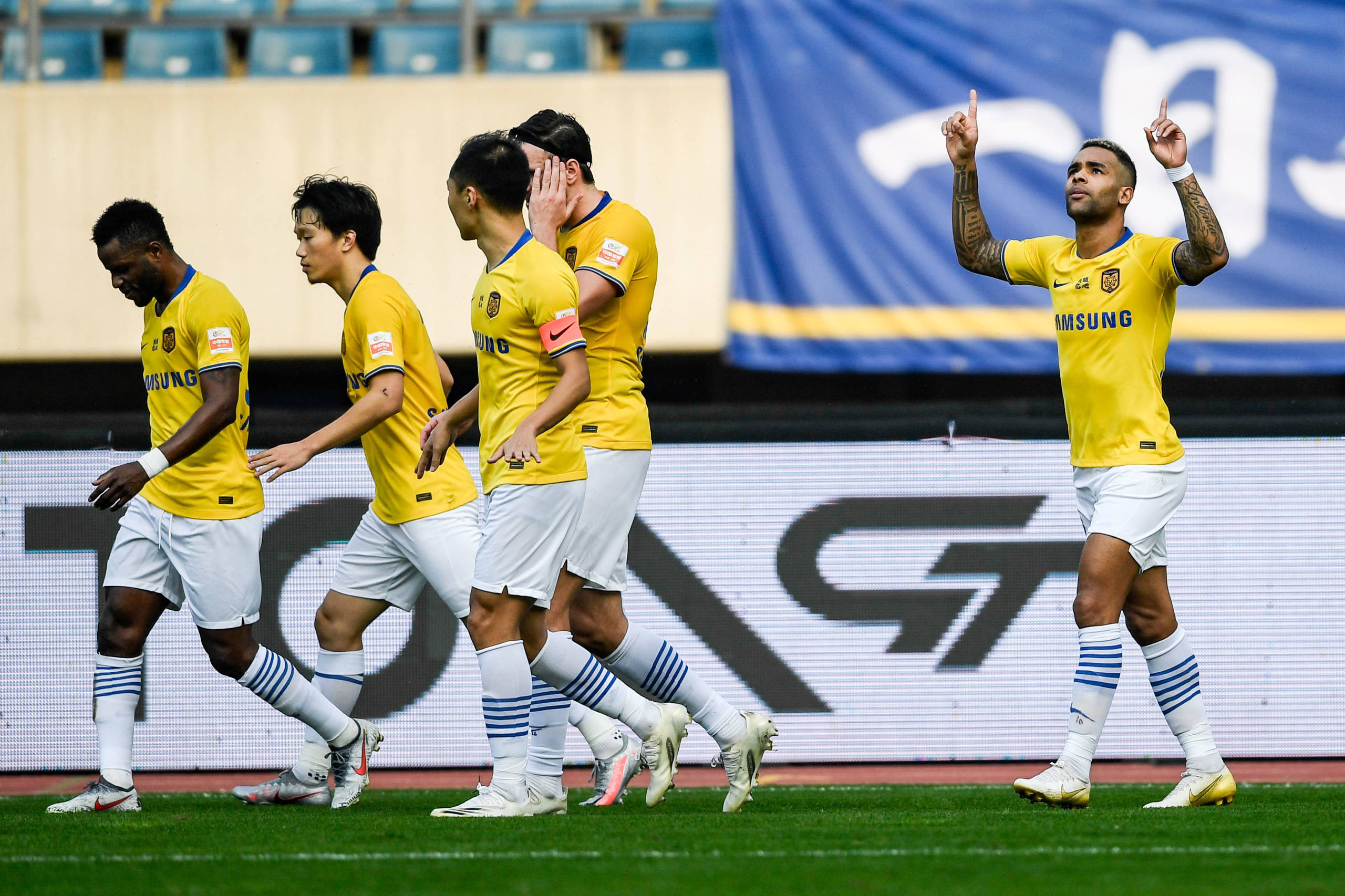 亚洲锦标大战延续激情，豪强对阵激战持续