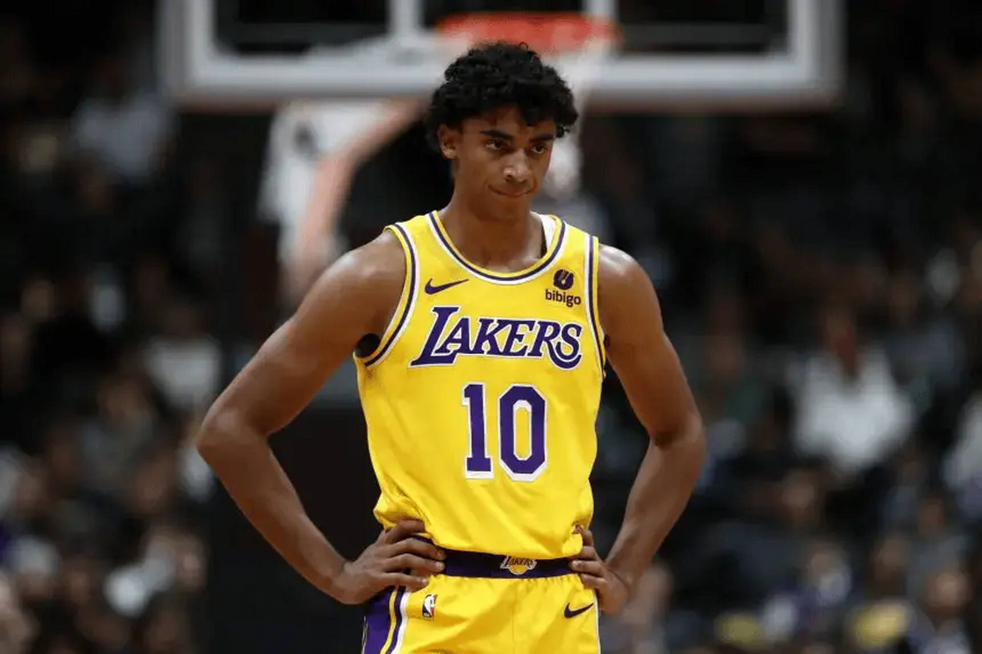 国王惜败湖人，球队表现尽管出色仍需进步的简单介绍