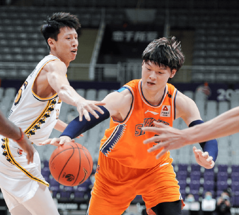 新疆胜广厦，继续紧咬季后赛名额的简单介绍