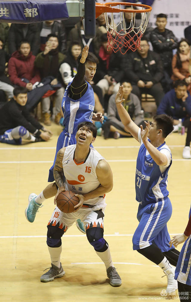 顶尖篮球教练云集研讨会，分享战术心得